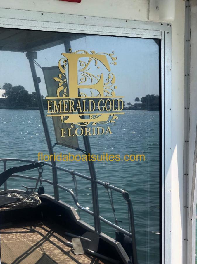 فندق Emerald Gold Boat, 52 Foot Luxury Water Adventure شاطئ كليرووتر المظهر الخارجي الصورة